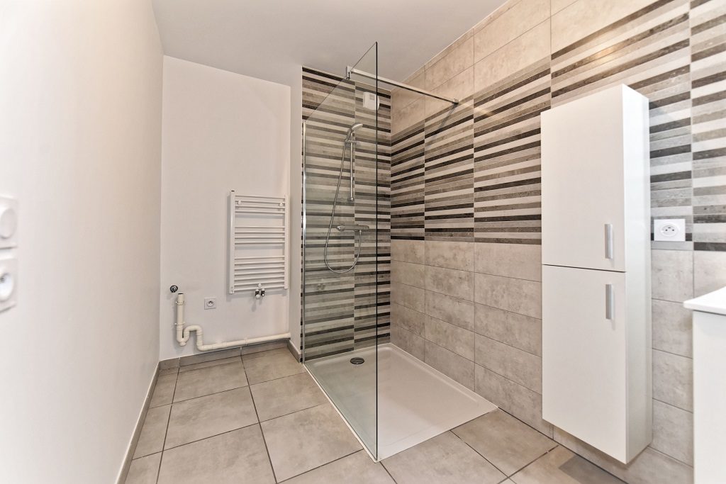 SALLE DE DOUCHE ESPRIT COLLINE
